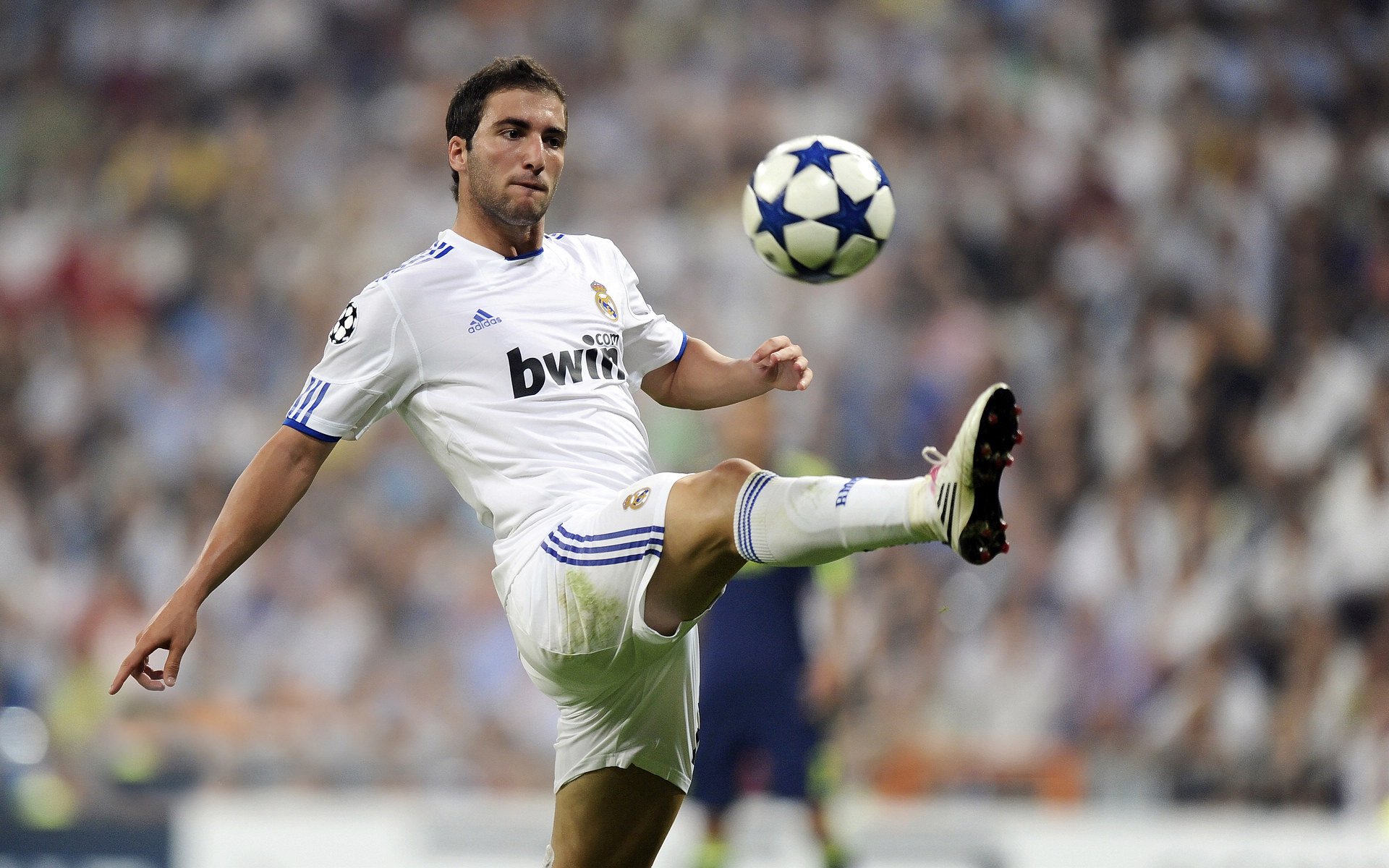 开云集团中国官网-皇马快反战术节节攀升，防守反击绽放威力，皇马战术反击还是控球